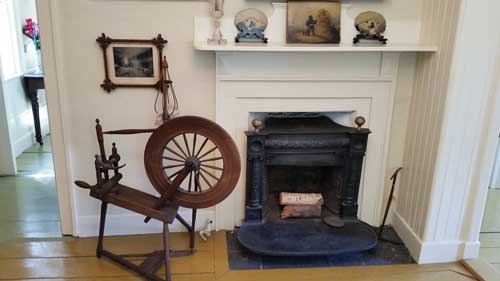 People Worshiping in the Meetnghouse