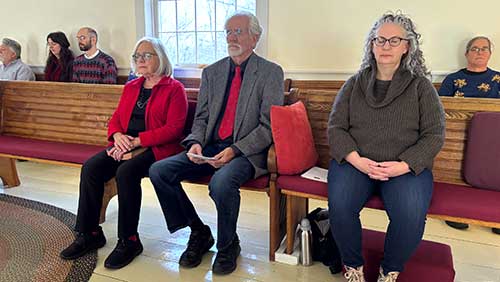 People Worshiping in the Meetnghouse